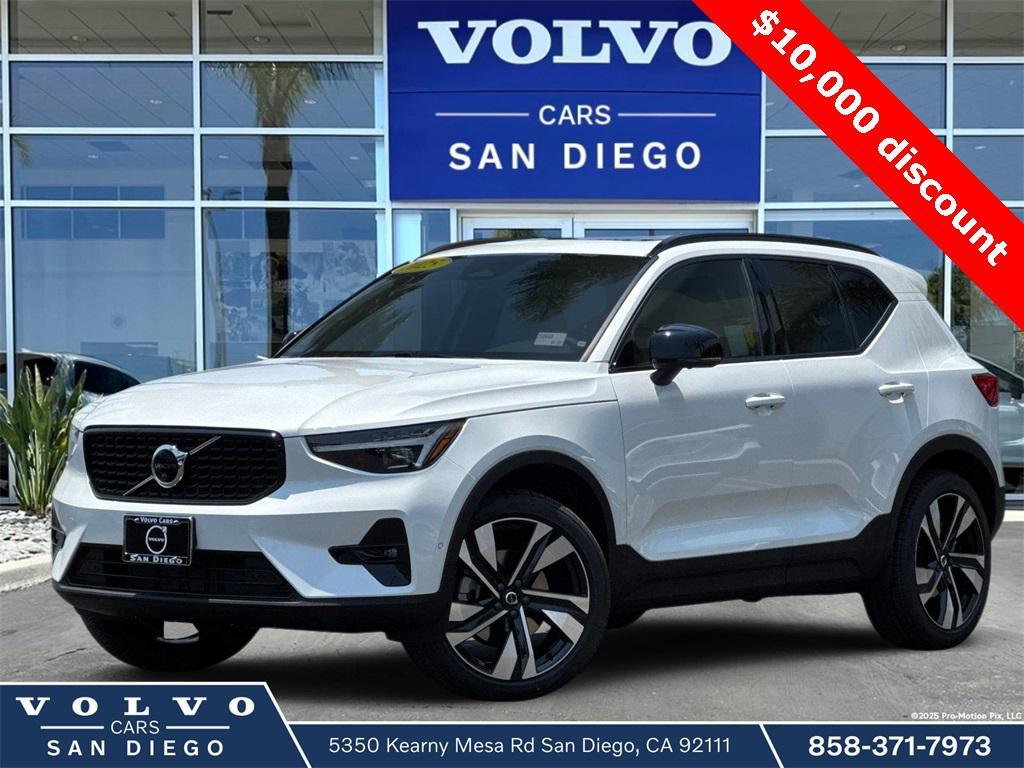 new 2025 Volvo XC40 car, priced at $40,165