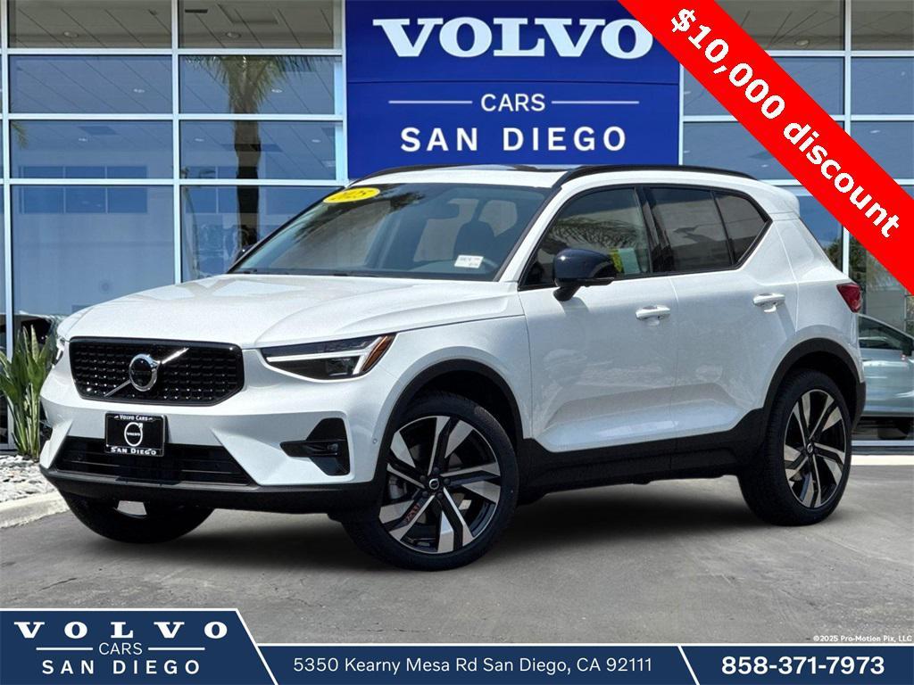 new 2025 Volvo XC40 car, priced at $40,805