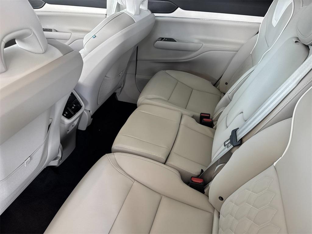 new 2025 Volvo EX90 car, priced at $91,025