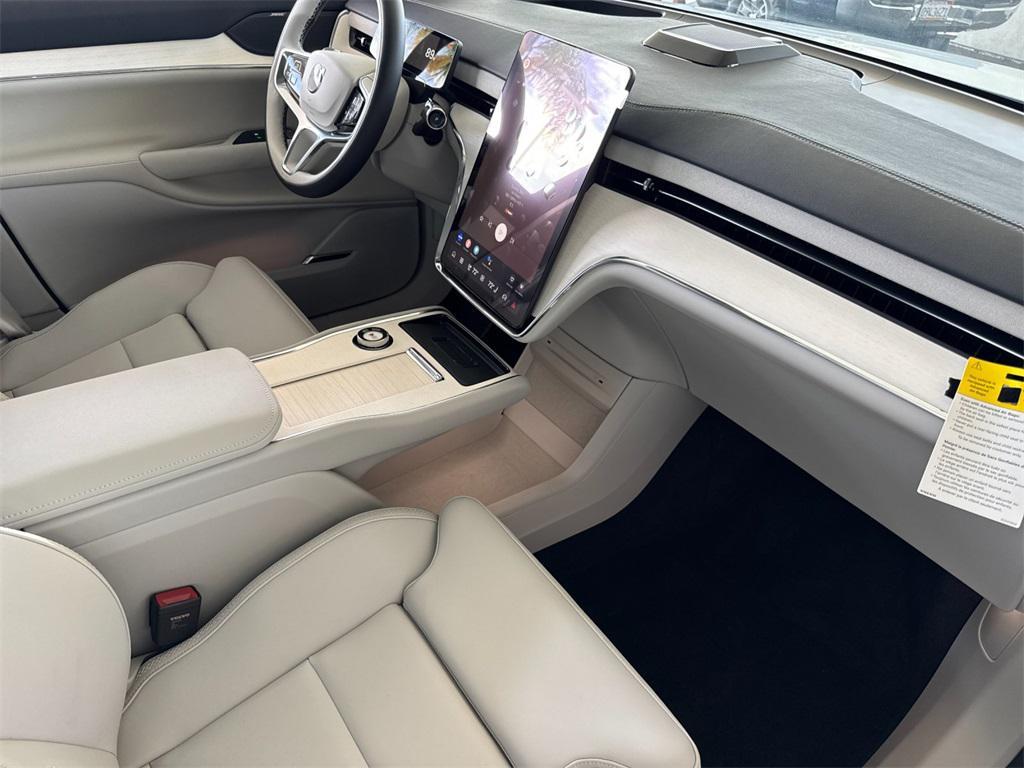 new 2025 Volvo EX90 car, priced at $91,025