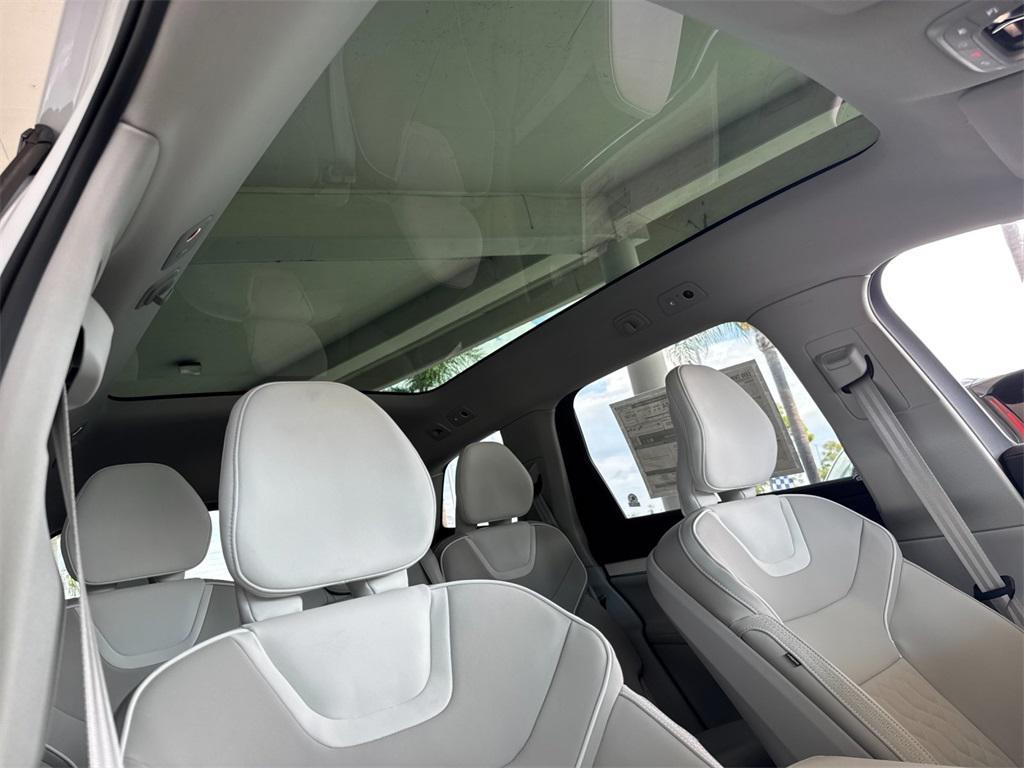 new 2025 Volvo EX90 car, priced at $91,025