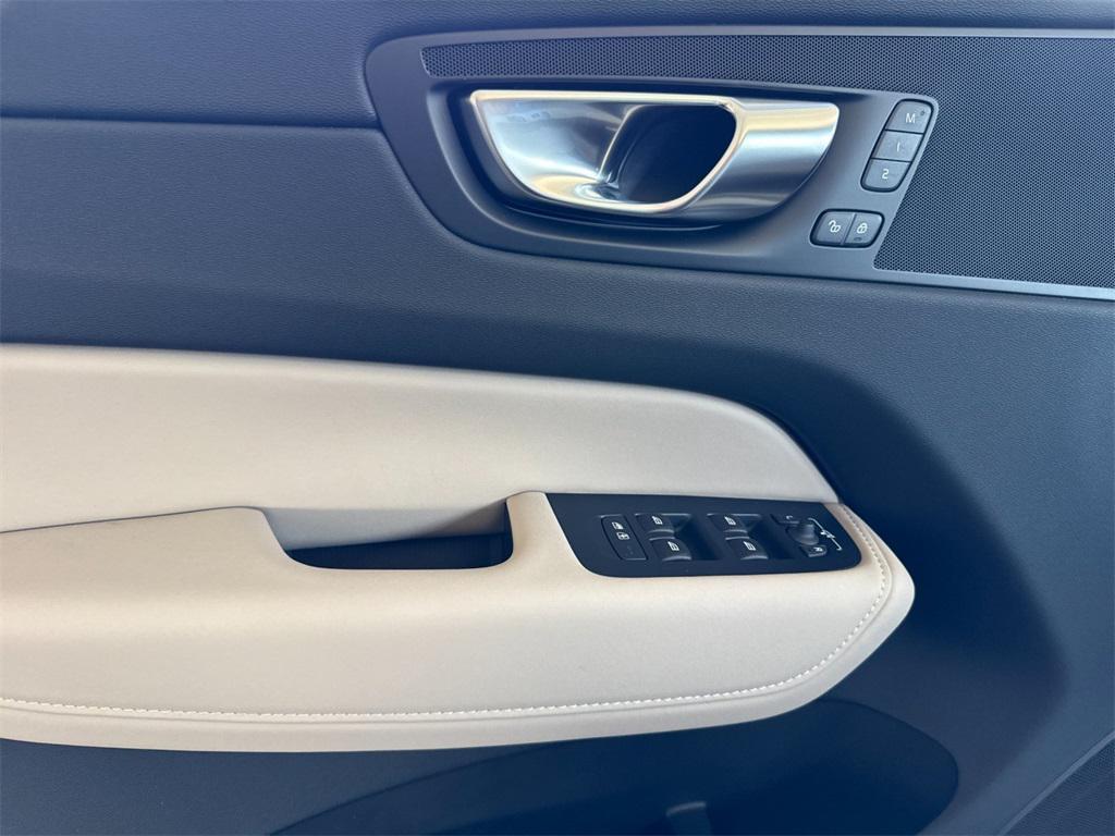 new 2026 Volvo XC60 car, priced at $58,425