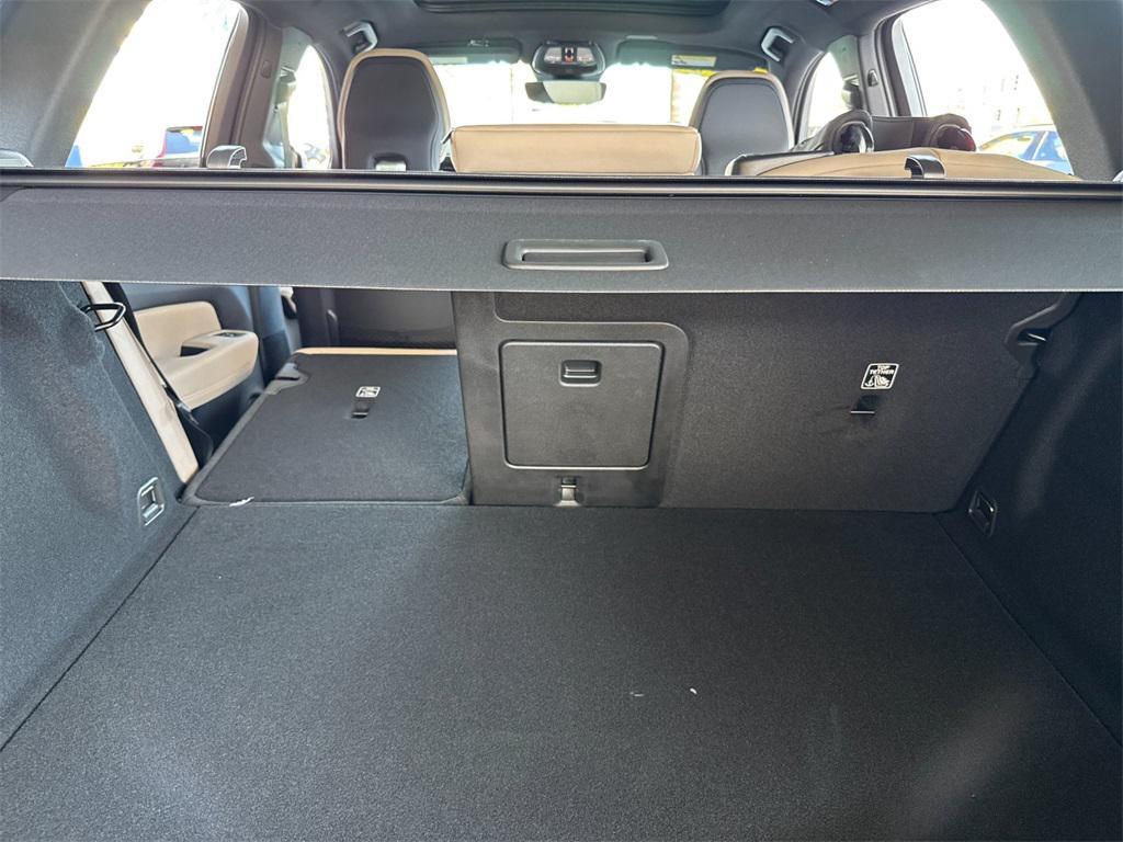 new 2026 Volvo XC60 car, priced at $58,425