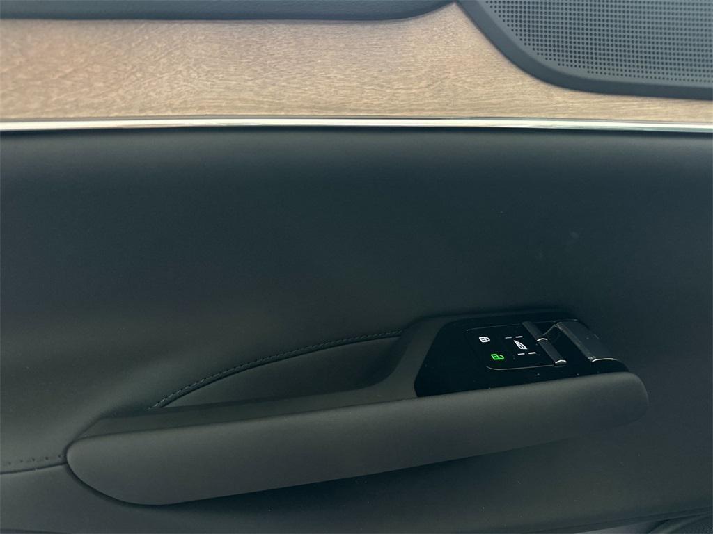 new 2025 Volvo EX90 car, priced at $86,875