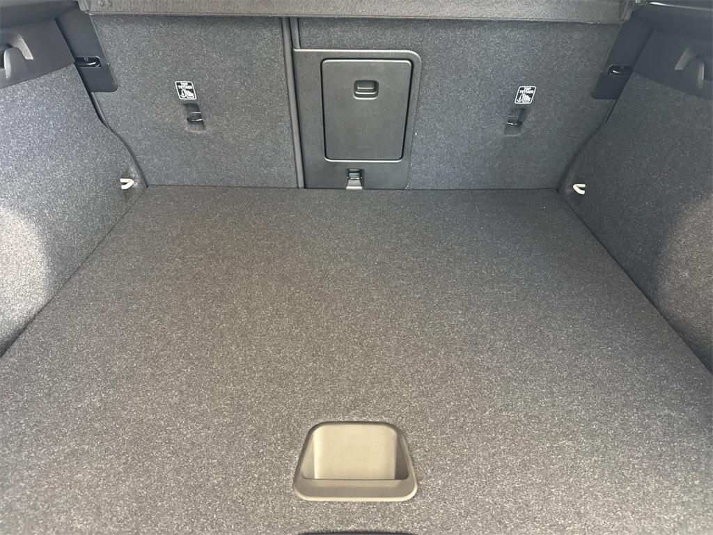 new 2025 Volvo XC40 car, priced at $47,030