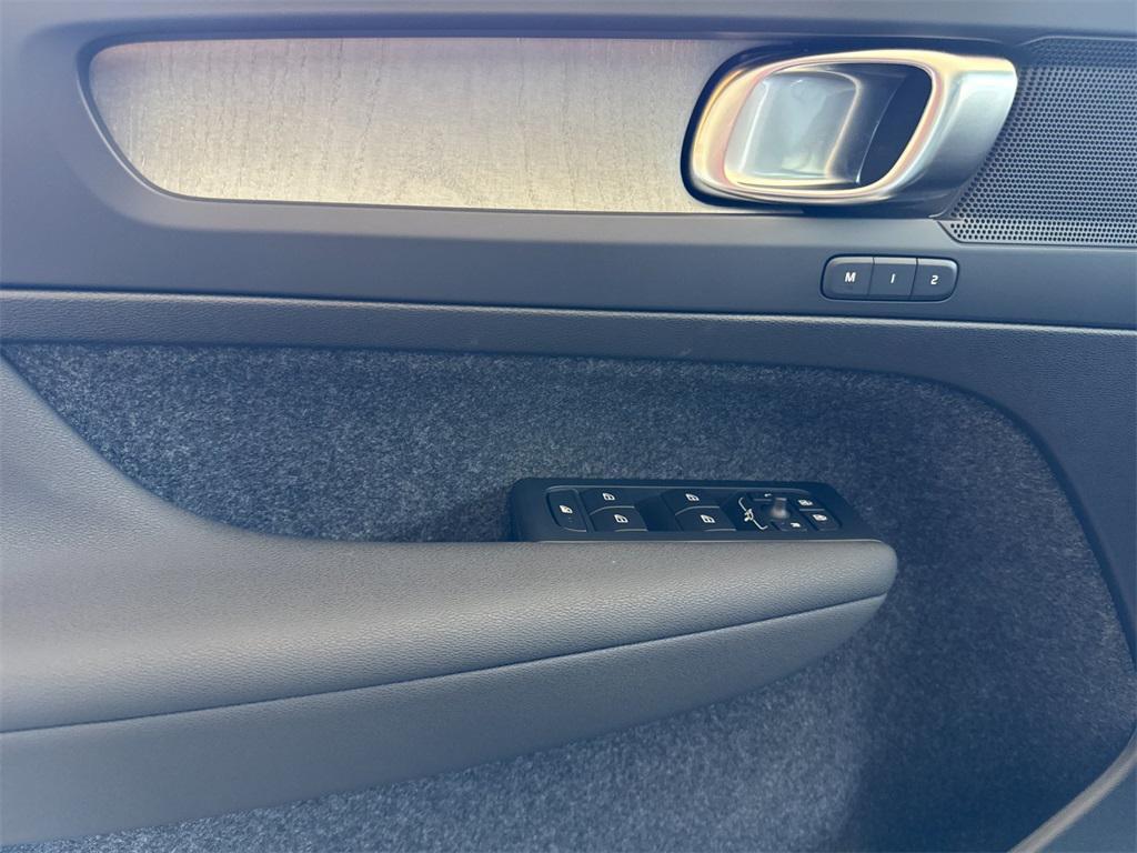 new 2025 Volvo XC40 car, priced at $47,030