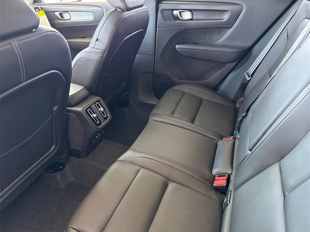 new 2025 Volvo XC40 car, priced at $47,030