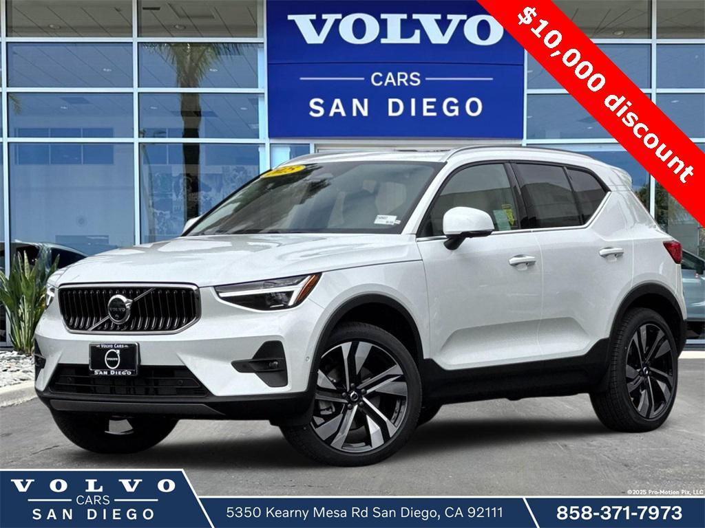 new 2025 Volvo XC40 car, priced at $42,040