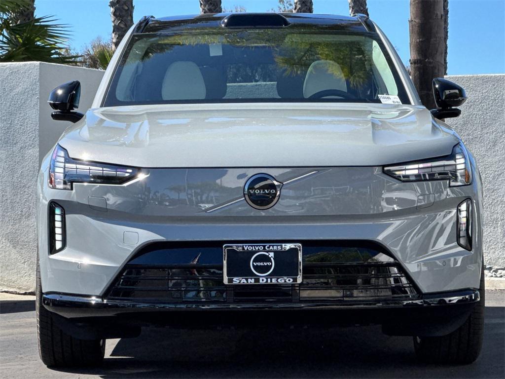 new 2025 Volvo EX90 car, priced at $91,715