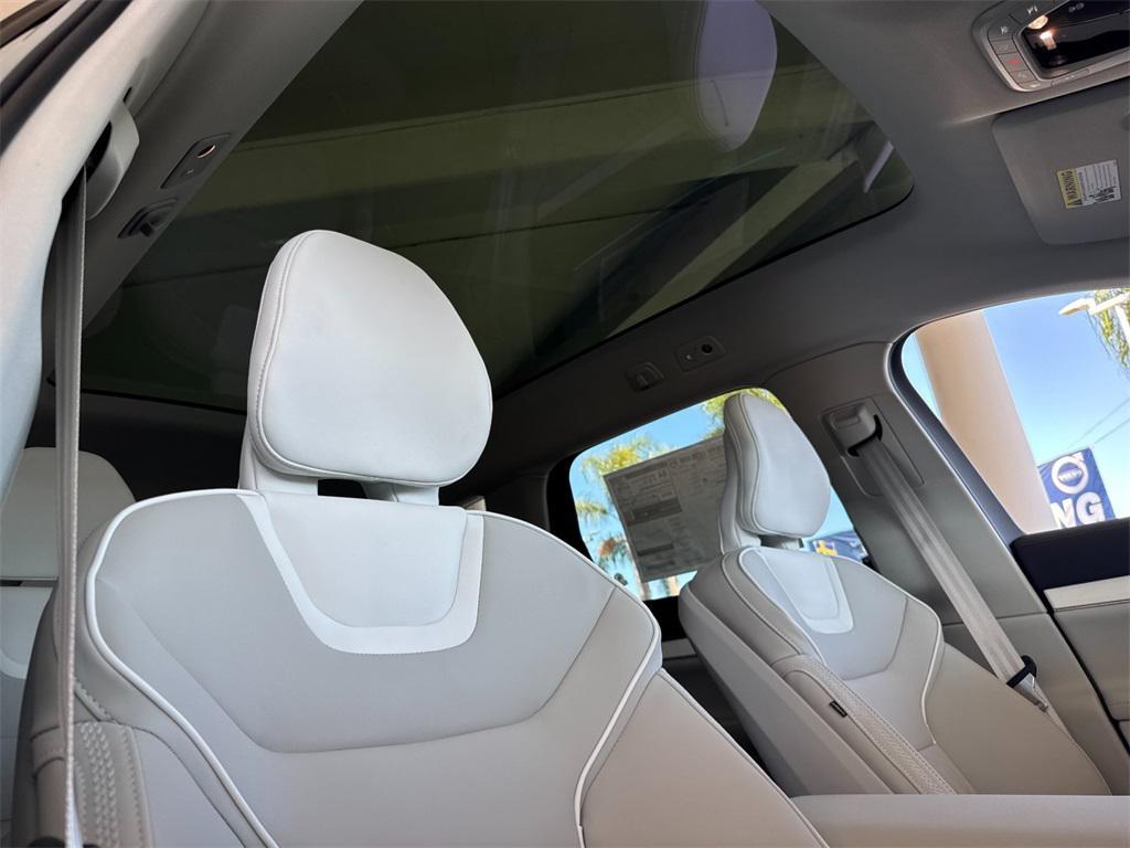 new 2025 Volvo EX90 car, priced at $91,715