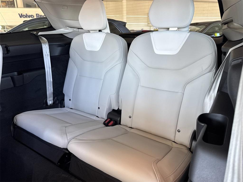 new 2025 Volvo EX90 car, priced at $91,715