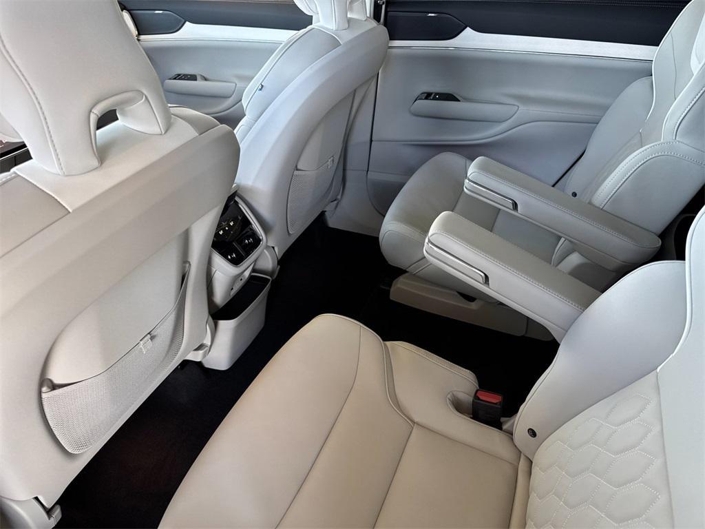new 2025 Volvo EX90 car, priced at $91,715