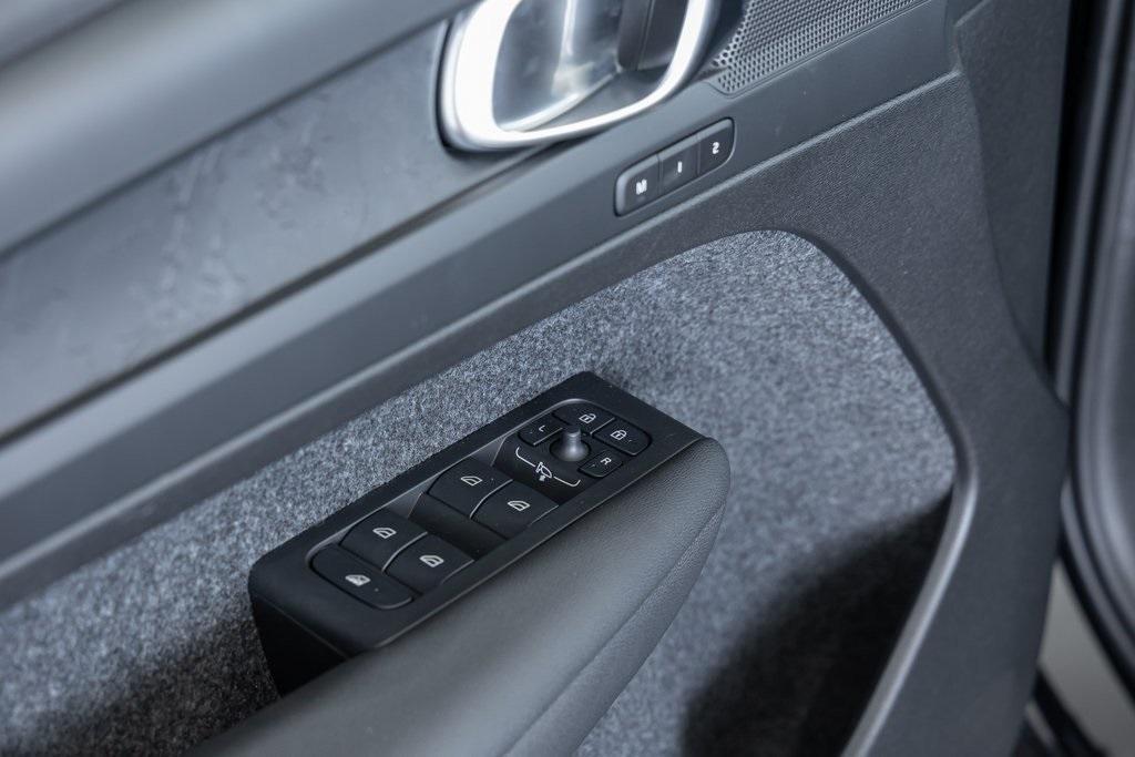 new 2025 Volvo EX40 car, priced at $57,990