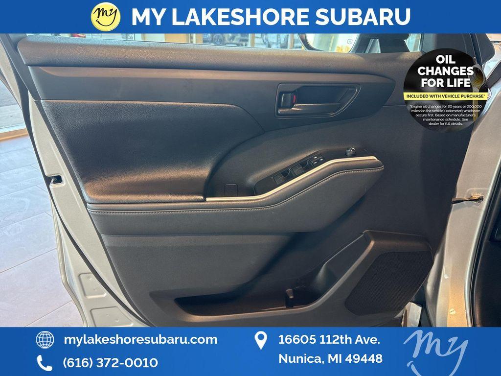 used 2021 Toyota Highlander car, priced at $26,482