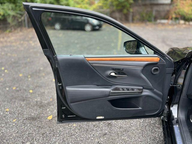 used 2019 Lexus ES 350 car, priced at $26,562