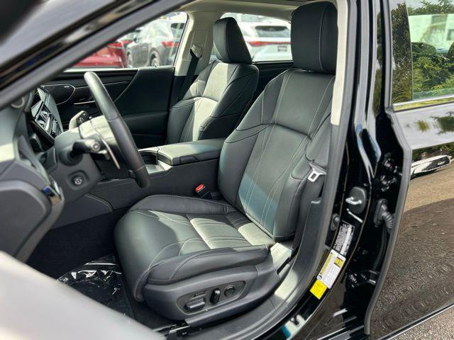 used 2025 Lexus ES 350 car, priced at $51,631