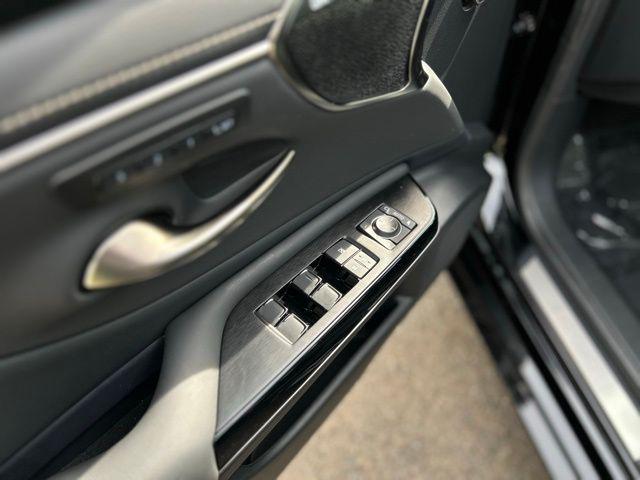 used 2025 Lexus ES 350 car, priced at $51,631