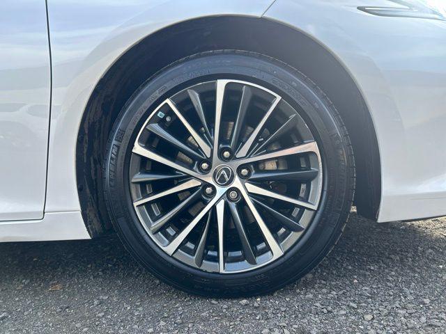 used 2022 Lexus ES 300h car, priced at $30,989