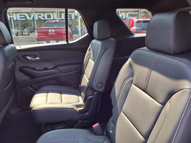 used 2023 Chevrolet Traverse car, priced at $33,620
