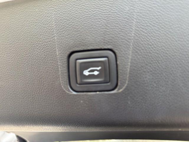 used 2023 Chevrolet Traverse car, priced at $40,360