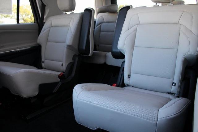 new 2025 Lincoln Navigator car, priced at $100,162