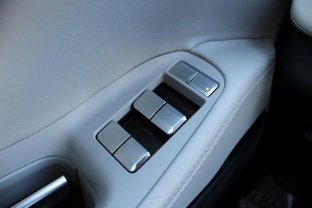 new 2025 Lincoln Navigator car, priced at $100,162