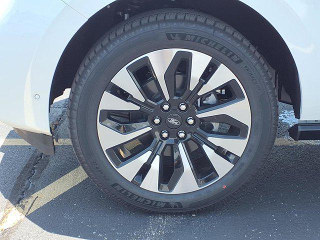 new 2025 Ford Expedition car, priced at $80,055