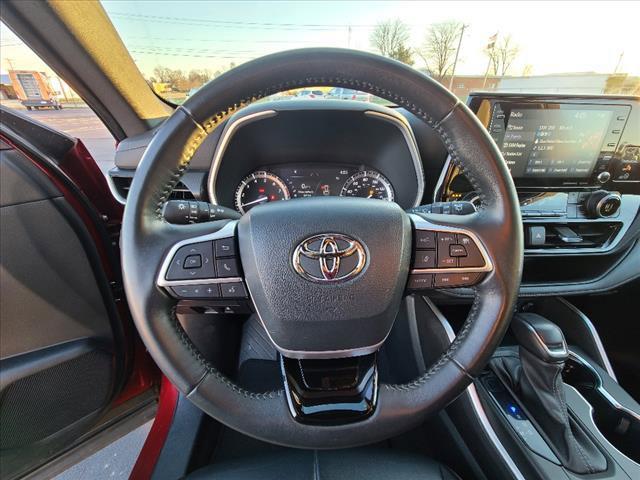 used 2022 Toyota Highlander car, priced at $36,337