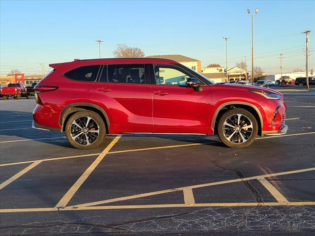 used 2022 Toyota Highlander car, priced at $36,337