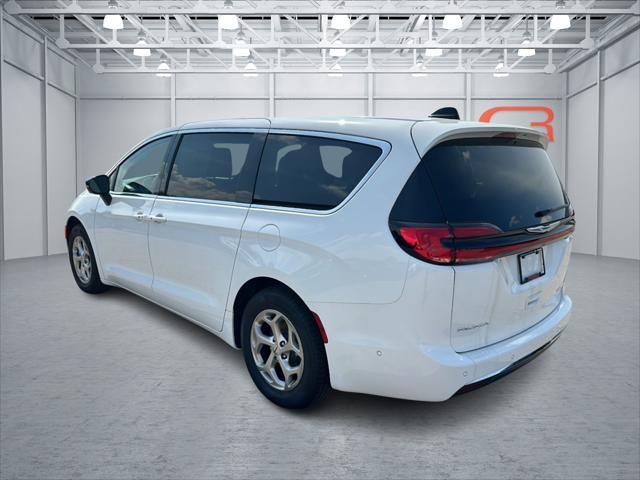 new 2024 Chrysler Pacifica car, priced at $49,677