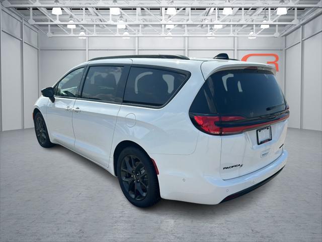 new 2024 Chrysler Pacifica car, priced at $50,977