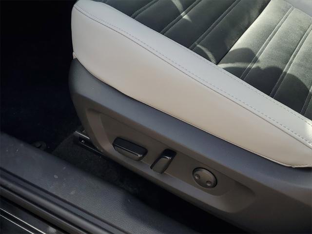 new 2025 Mitsubishi Outlander car, priced at $36,160