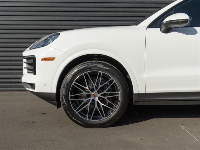 new 2025 Porsche Cayenne car, priced at $101,925
