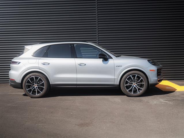 used 2025 Porsche Cayenne E-Hybrid car, priced at $107,498