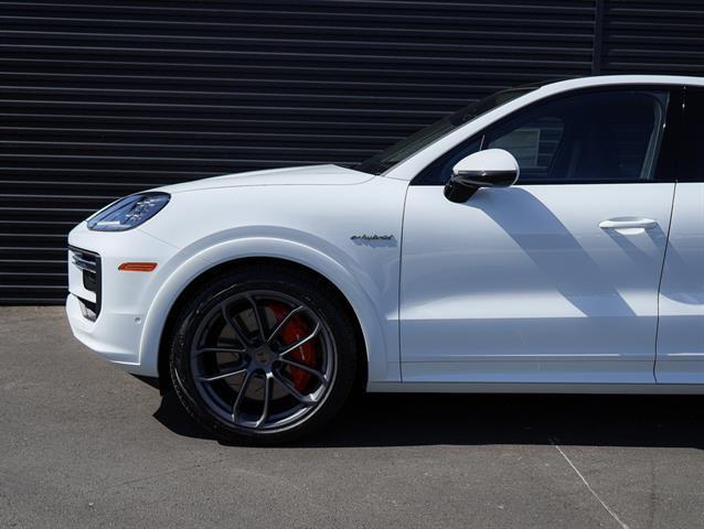 new 2025 Porsche Cayenne car, priced at $195,005