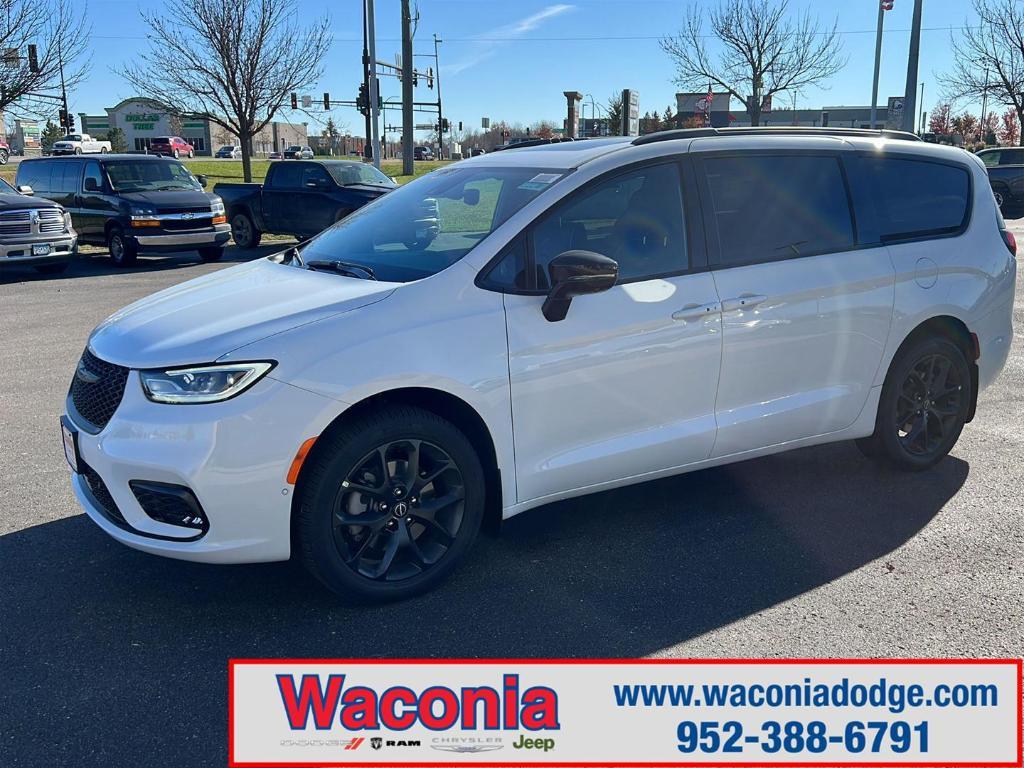 new 2026 Chrysler Pacifica car, priced at $52,282