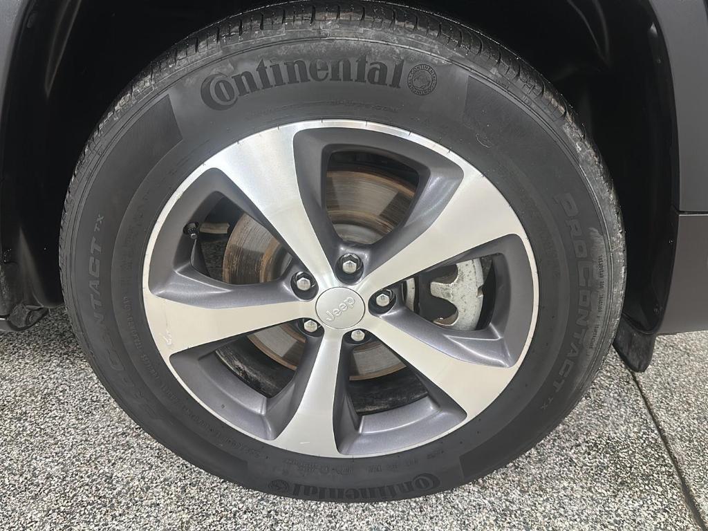 used 2022 Jeep Cherokee car, priced at $25,999