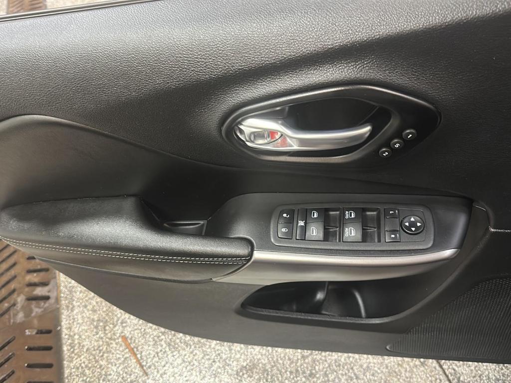 used 2022 Jeep Cherokee car, priced at $25,999