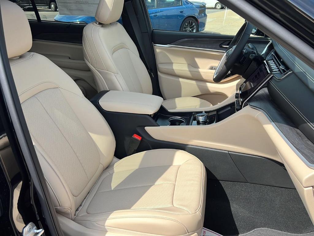 new 2025 Jeep Grand Cherokee L car, priced at $54,498