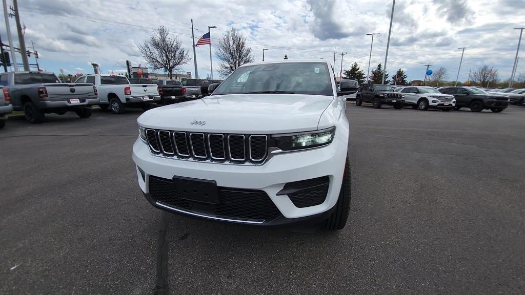 new 2024 Jeep Grand Cherokee car, priced at $38,245