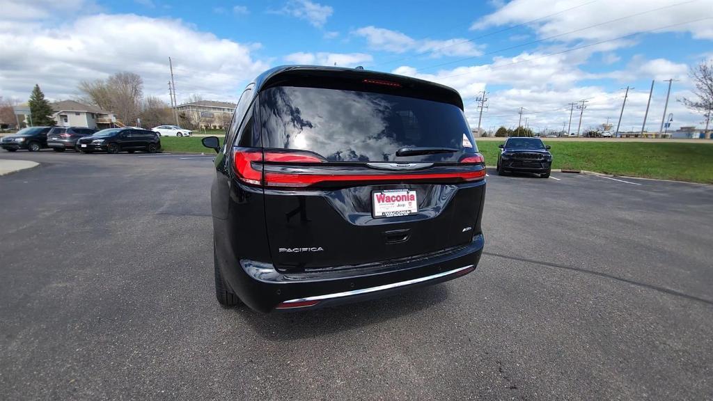 new 2024 Chrysler Pacifica car, priced at $40,904