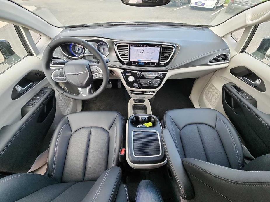 new 2024 Chrysler Pacifica car, priced at $44,181