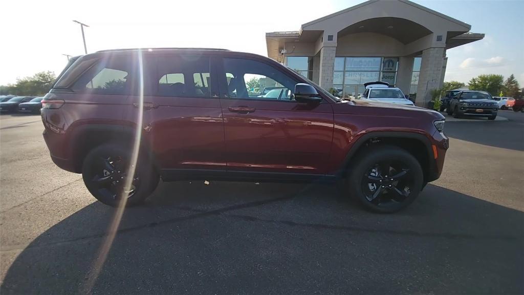 new 2024 Jeep Grand Cherokee car, priced at $42,489