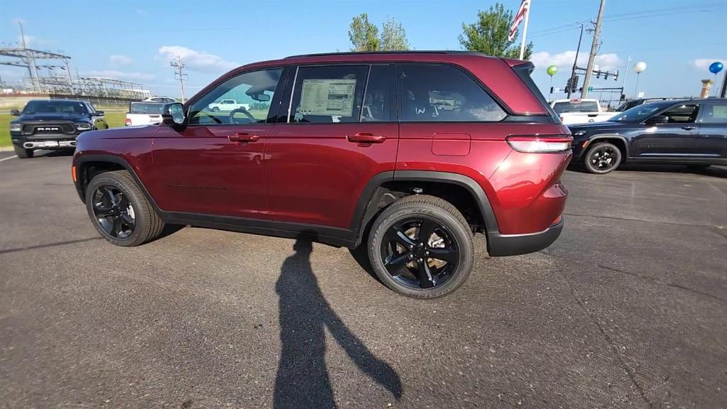 new 2024 Jeep Grand Cherokee car, priced at $43,240