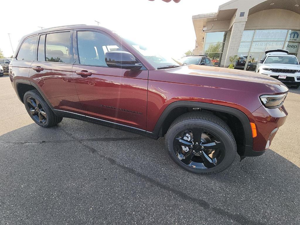 new 2024 Jeep Grand Cherokee car, priced at $43,240