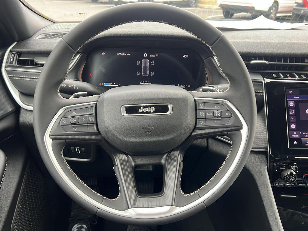 new 2025 Jeep Grand Cherokee car, priced at $36,989