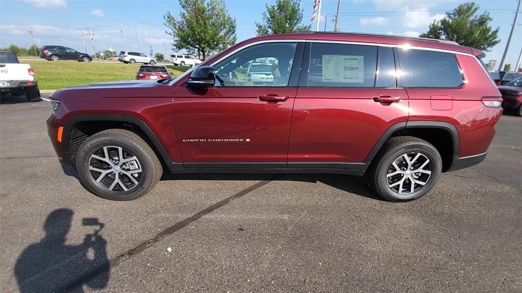 new 2024 Jeep Grand Cherokee L car, priced at $45,692