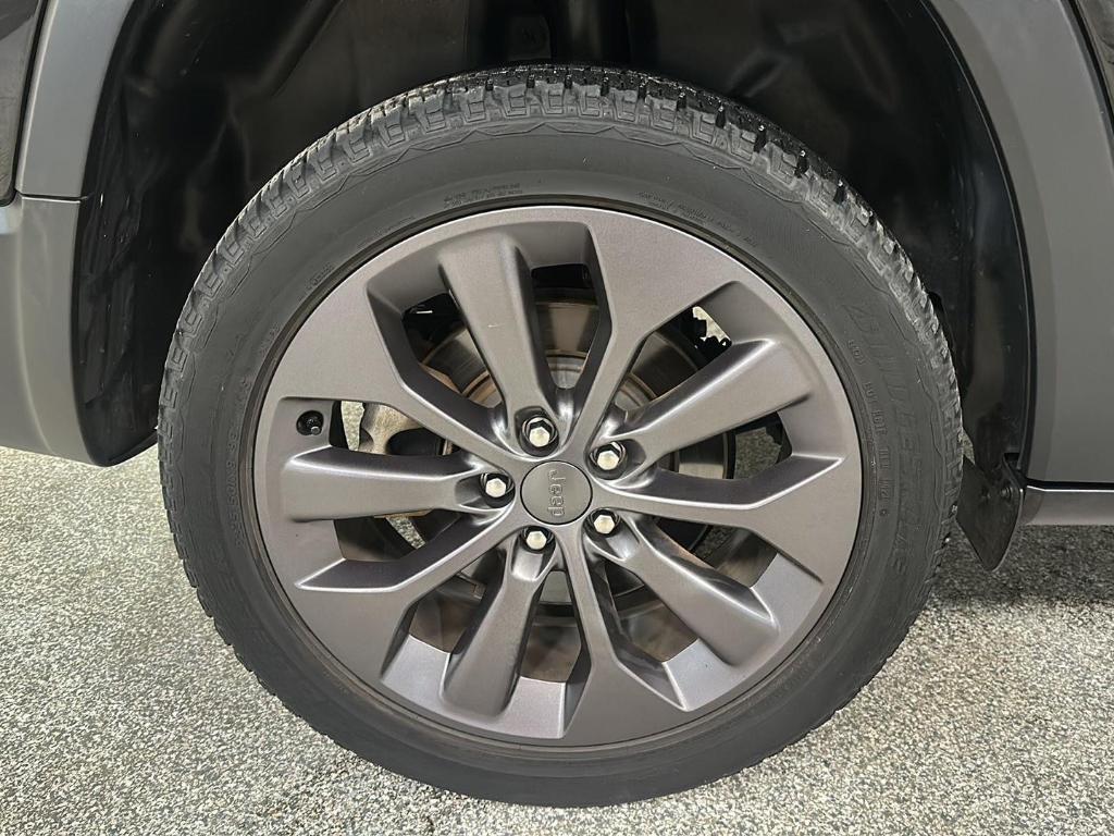 used 2021 Jeep Cherokee car, priced at $24,999