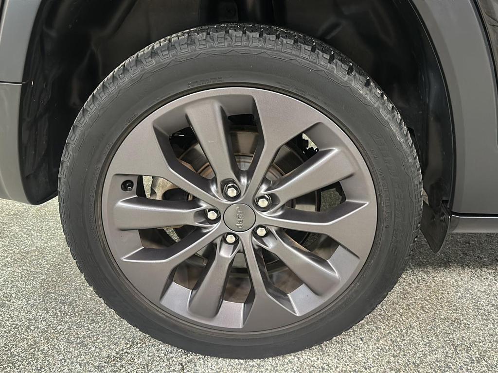 used 2021 Jeep Cherokee car, priced at $24,999