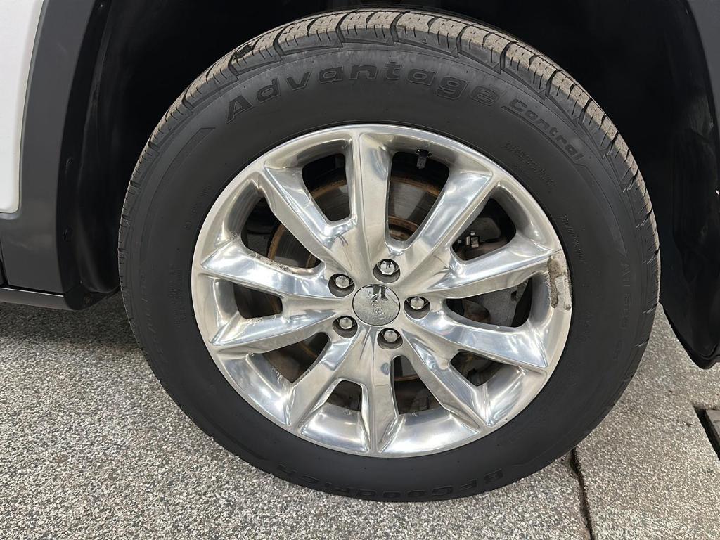 used 2015 Jeep Cherokee car, priced at $10,488